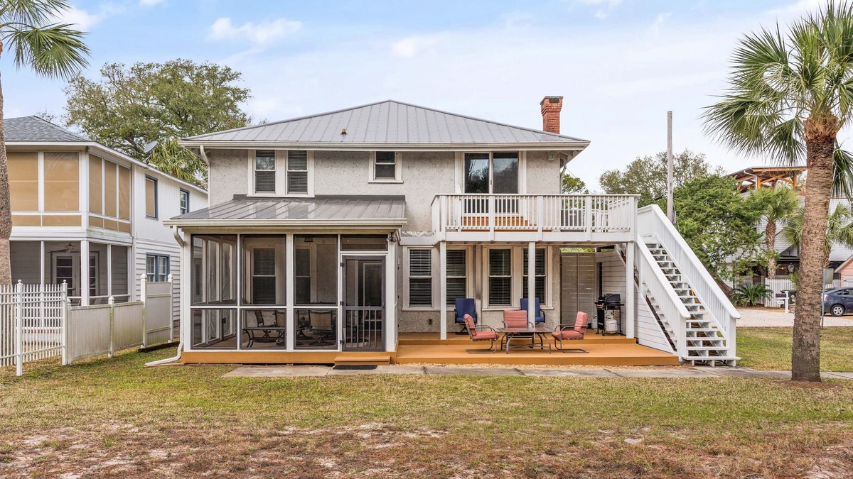 East Beach House | Sea Side Inn located steps to Coast Guard Beach Entrance on East Beach