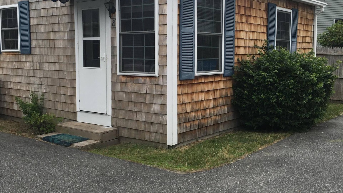Pine Point Cottage | Sea Smoke Cottage Adorable Beachy Cottage Perfect Getaway For Two