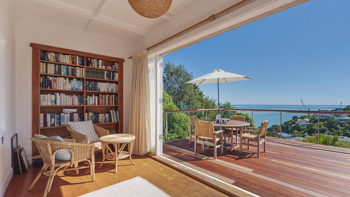 Stepneyville House | Sea Song - Cosy Waterfront Home with lots of Character and Charm