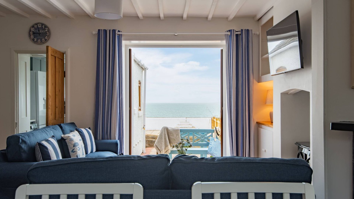 Sandgate House | Sea Spray Cottage by Bloom Stays - a holiday let that sleeps 4 guests in 2 bedrooms