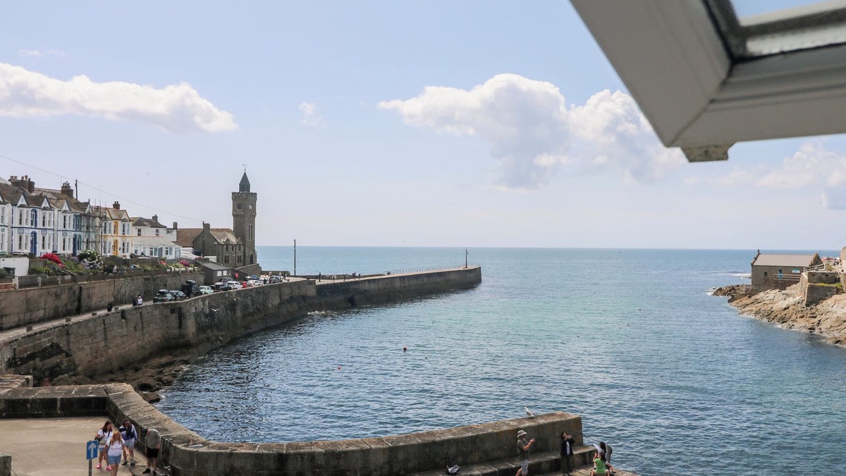 Porthleven House | SEA STAR, family friendly, country holiday cottage in Porthleven
