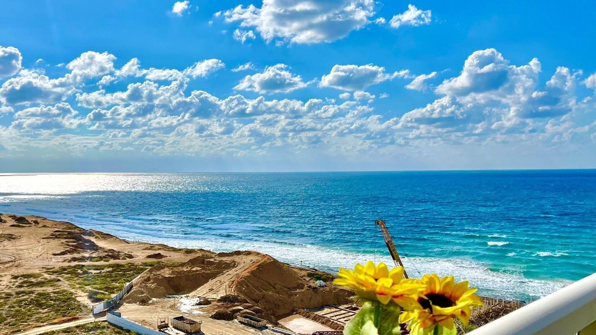 Tel Aviv Apartment | Sea & Sun project Beach front - luxury 4.5 rooms holiday apartment - open pool
