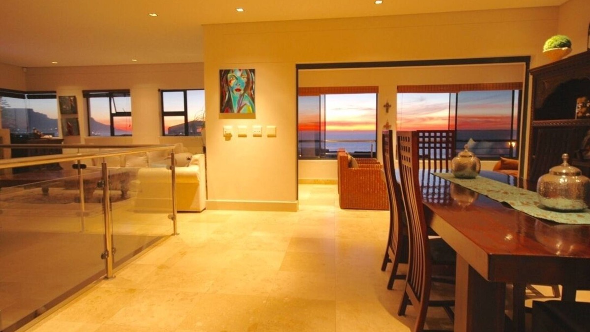 Bloubergstrand Villa | Sea, Sunshine, Sunsets, Table Mountain, No Loadshedding (Off The Grid)