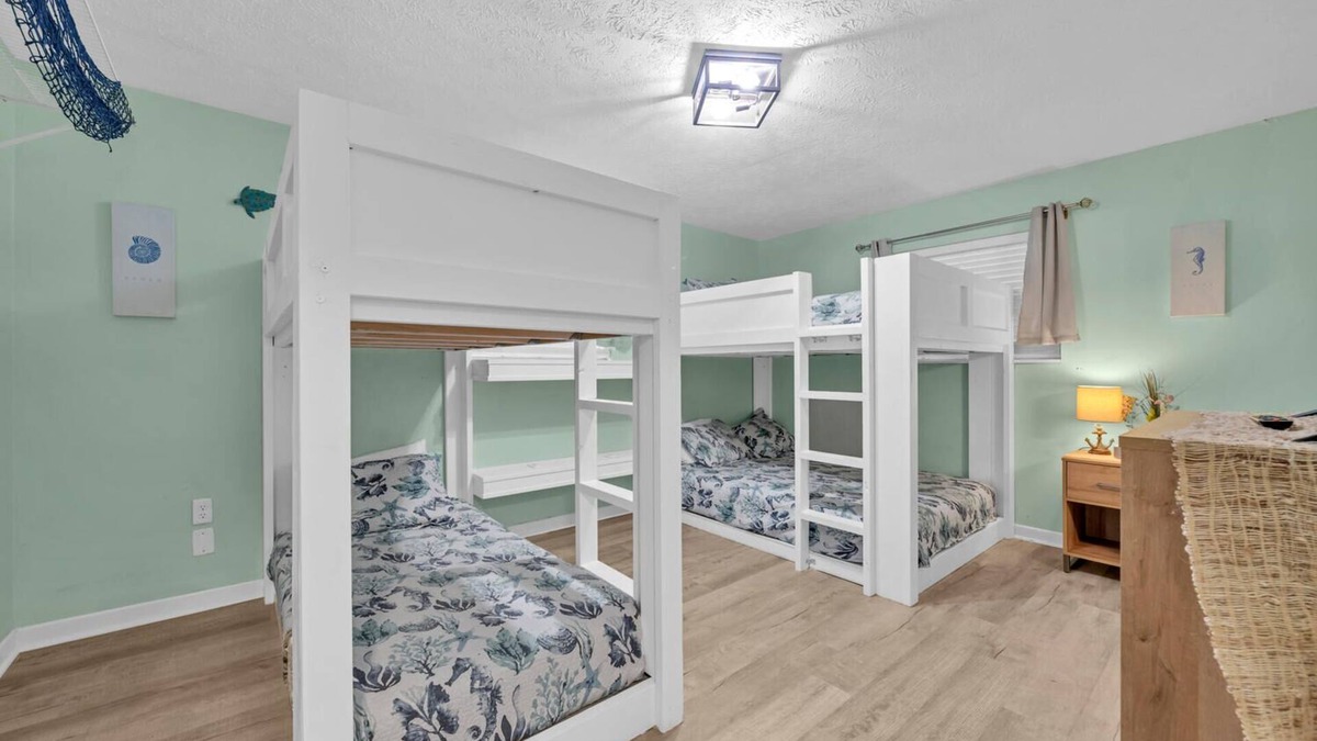 Gulf Lagoon Beach House | Sea Turtle ~ Cozy getaway less than 1/4 of a mile from the beach!
