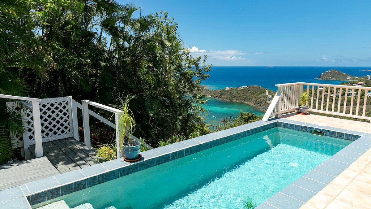 Skytop Villa | Sea Turtle Villa: Stunning Views! Newly Refurnished!