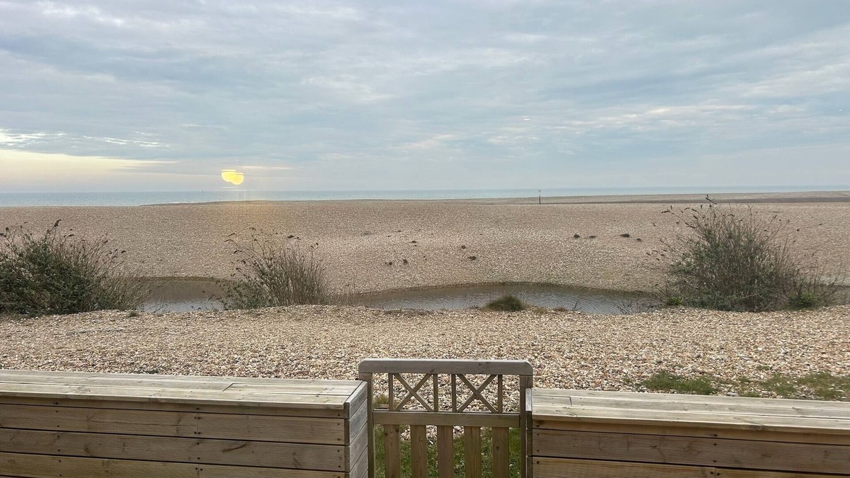 Pagham House | Sea Urchins Bungalow on Pagham Beachfront sleeps up to 8, Pet Friendly