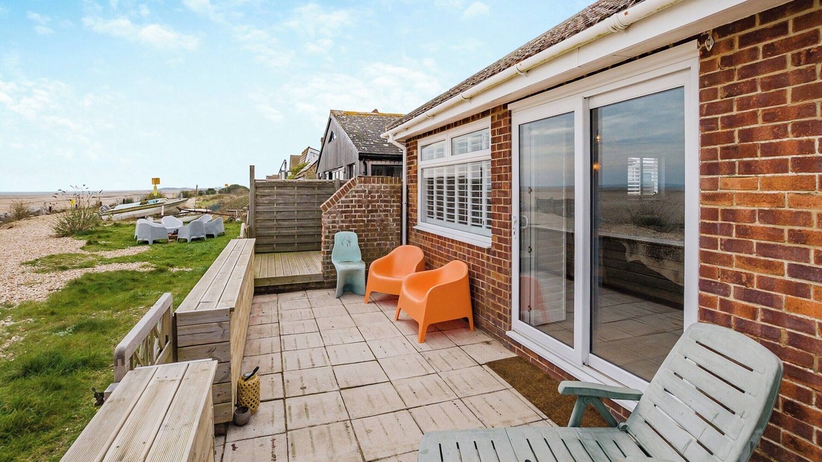 Pagham Cottage | Sea Urchins - UK48896
