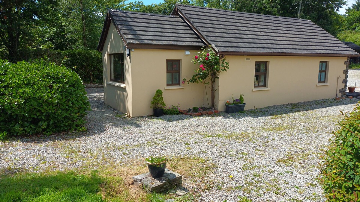 Leap Cottage | Sea View 1-Bed Cottage, Sleeps 2 w/Private Garden