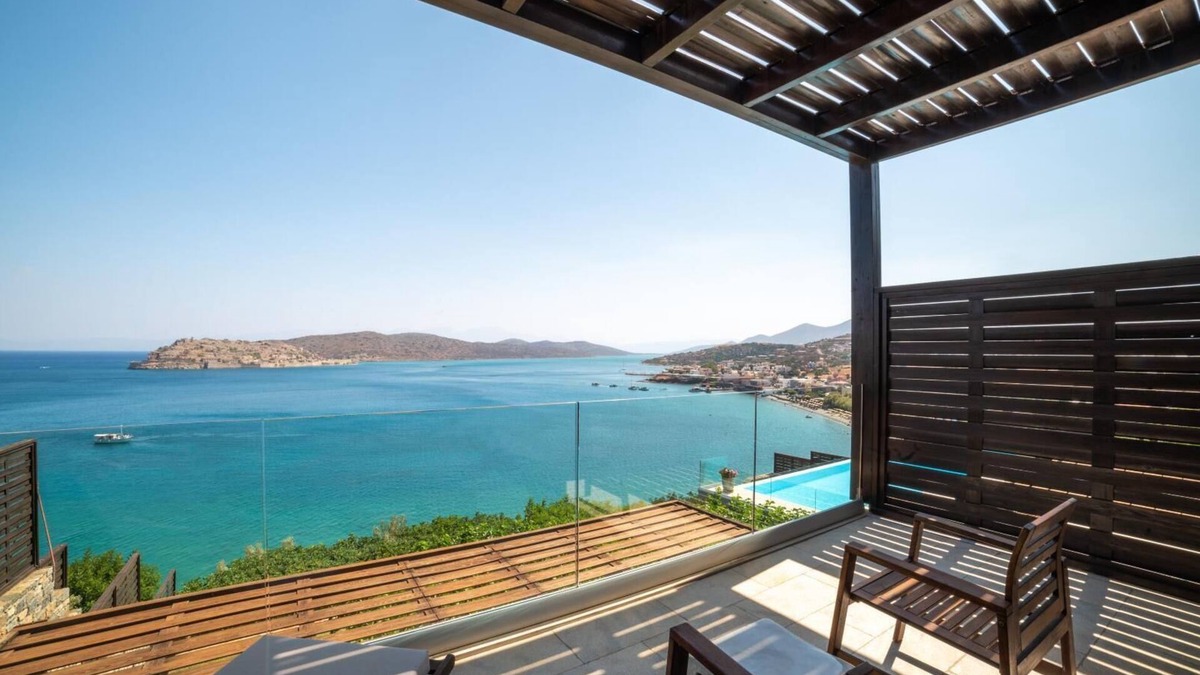 Kounelion Villa | Sea View 6 bdr Villa with a heated pool & access to private beach