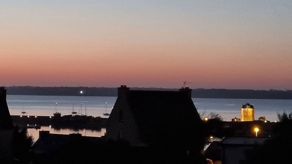 Camaret-sur-Mer House | SEA VIEW A TRUE CAMARET FISHERMAN'S HOUSE, WITH THE HARBOUR AT YOUR FEET.