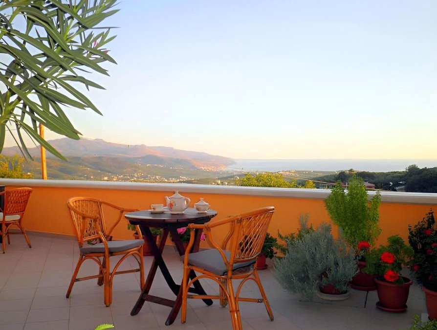 Ano Vouves House | Sea view and nature(traditional stone house)