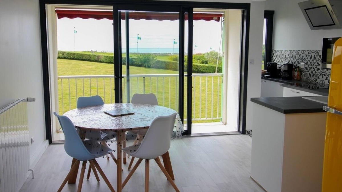 Quartier des Boucholeurs Apartment | Sea-view apartment just a stone's throw from the thalasso and seafront.