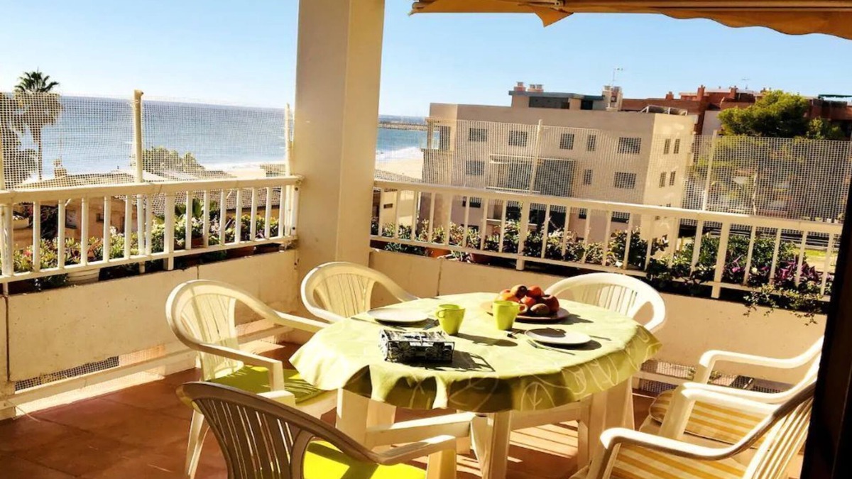Torredembarra Apartment | SEA VIEW APARTMENT, COMFORTABLE AND BRIGHT.