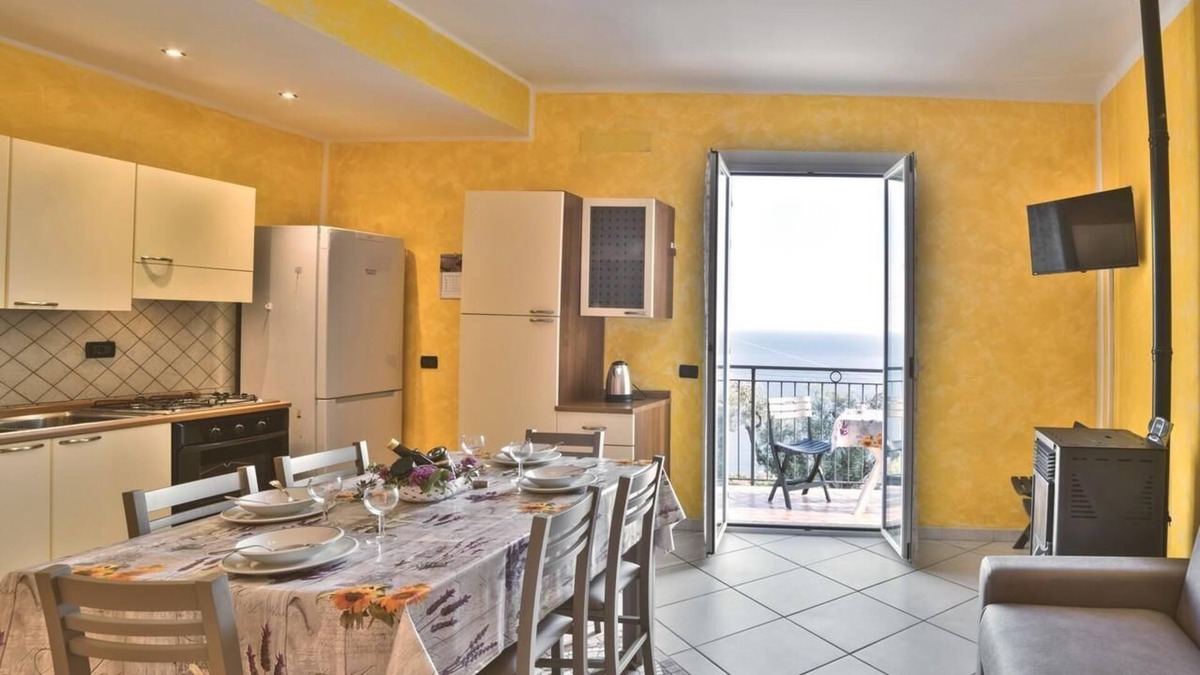 Costarainera Apartment | Sea view apartment with balcony and A/C | Ap09