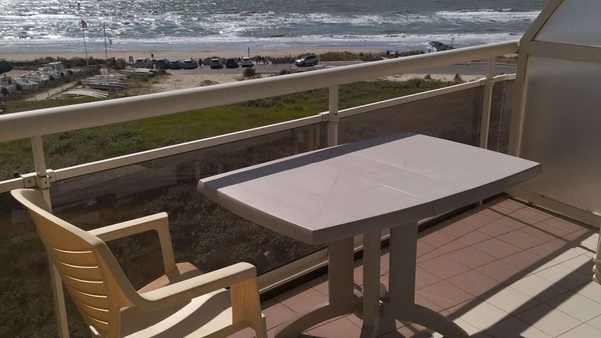 Merlimont-Plage Apartment | Sea-View Apartment with Cozy Decor, Balcony, Parking