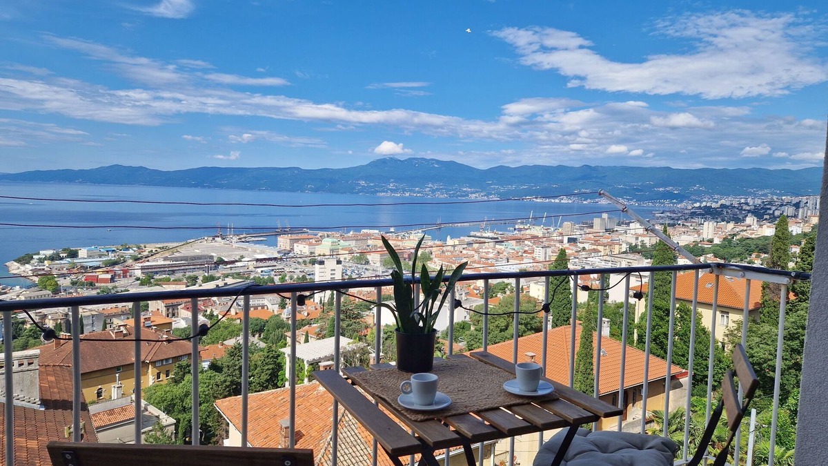 Rijeka Apartment | Sea view apartment with free parking