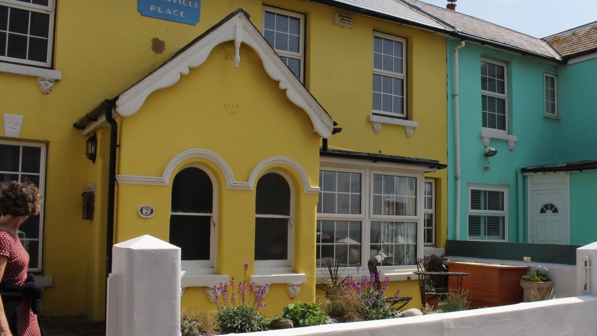 Sandgate House | Sea View Cottage, The Little Yellow Cottage By the Sea