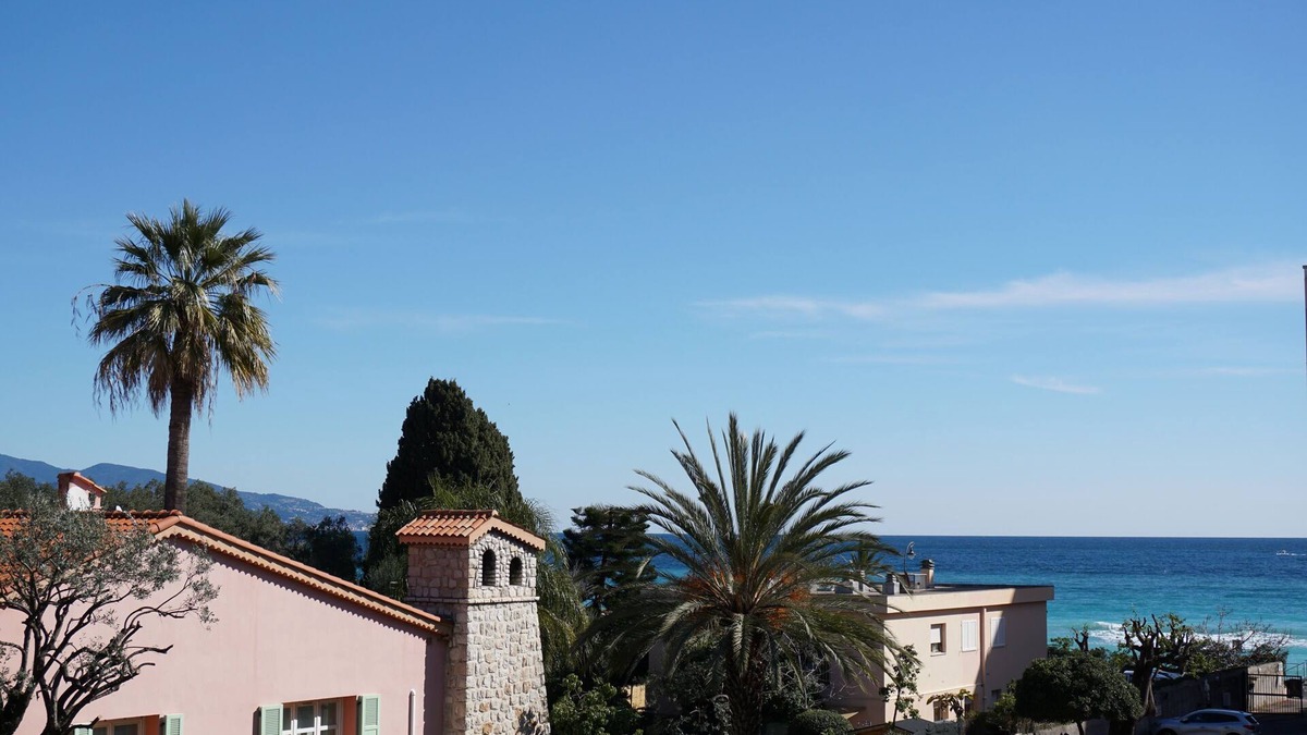 Riviera Francaise Apartment | Sea view apartment with swimming pool