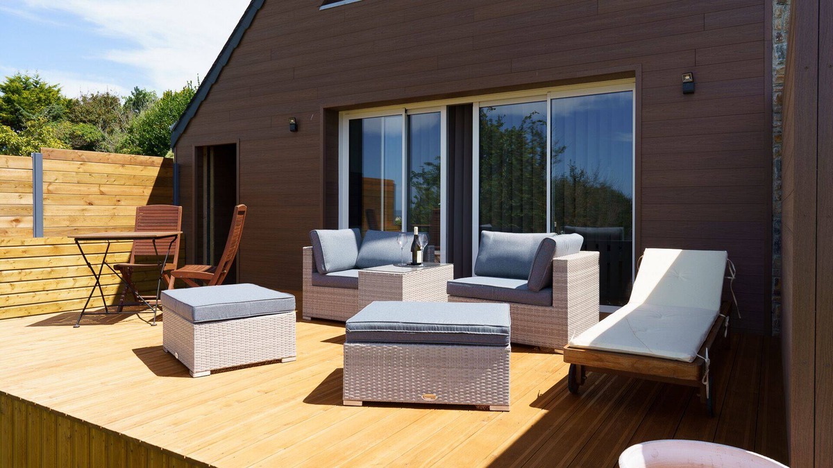 Siouville-Hague House | Sea view gîte with garden and terrace 300m from the beach and small shops