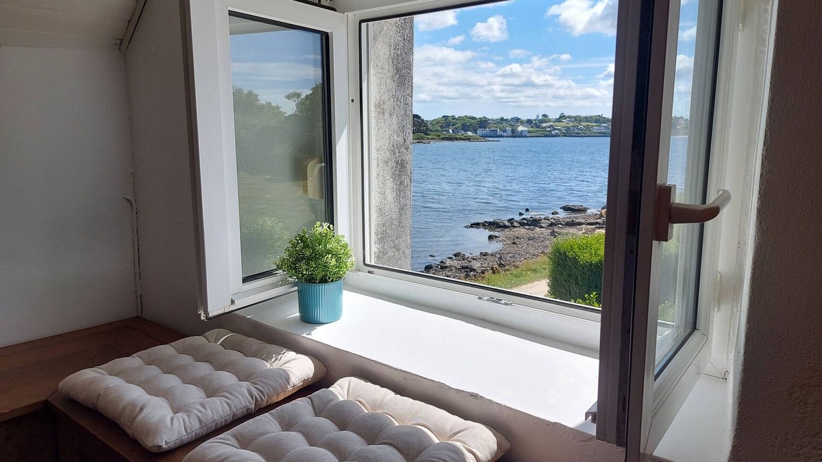 Kerlouet Apartment | Sea view - House with garden for 2