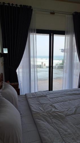 Wonosari Bed & Breakfast | Sea view omah sundak
