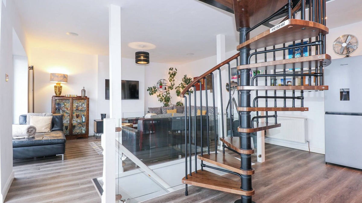 Penrhyn Bay House | SEA VIEW, pet friendly, with hot tub in Penrhyn Bay