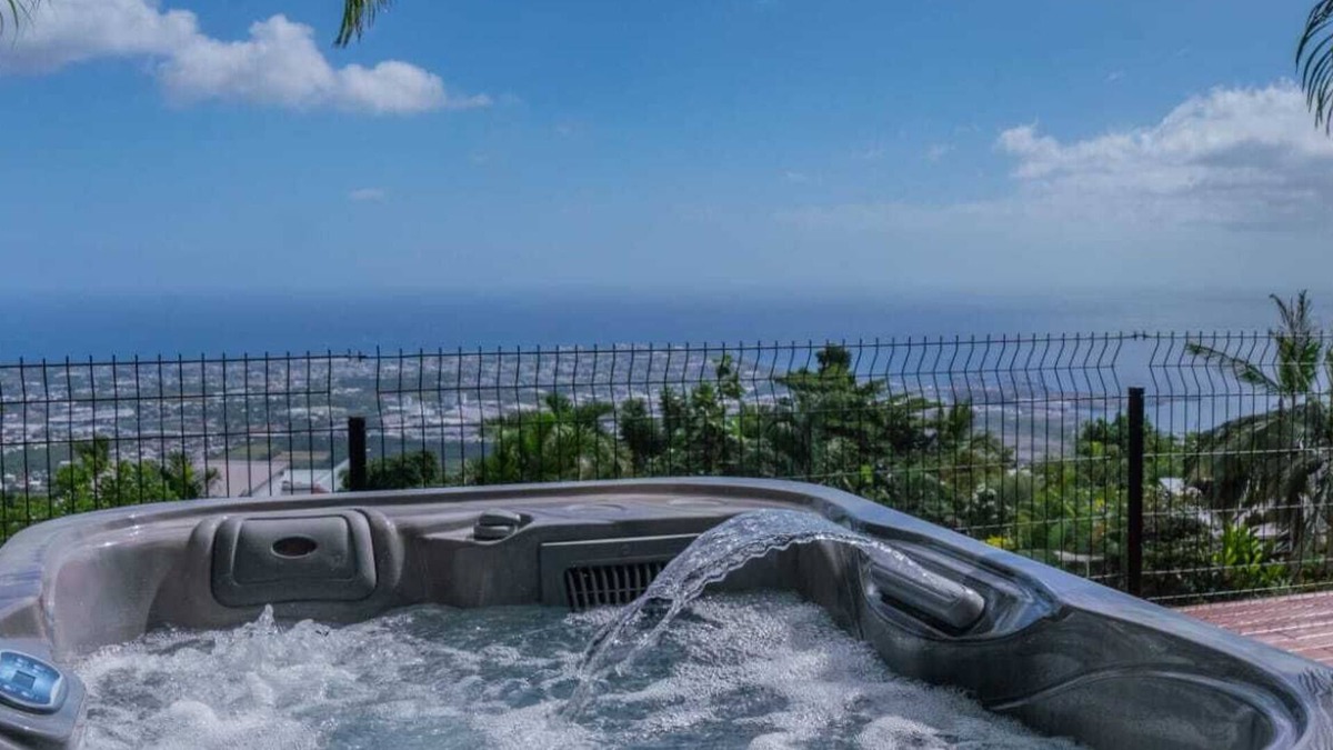 La Possession Apartment | SEA View & Spa