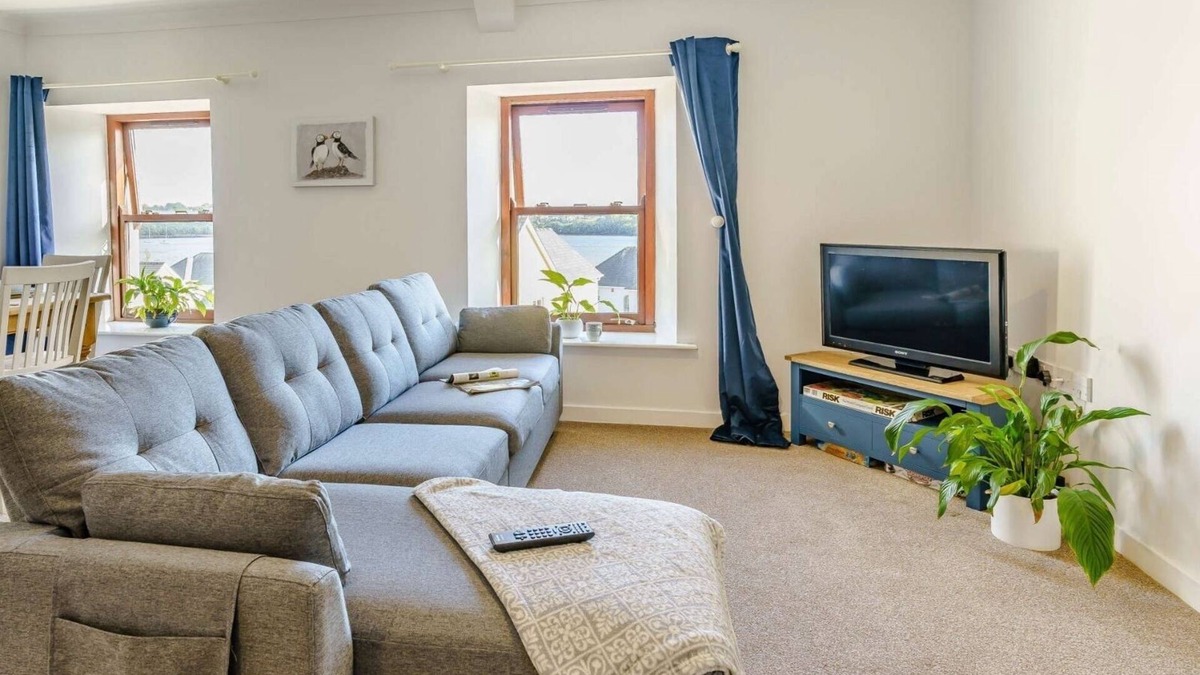 Neyland Apartment | Sea view, top floor coastal apartment on the marina