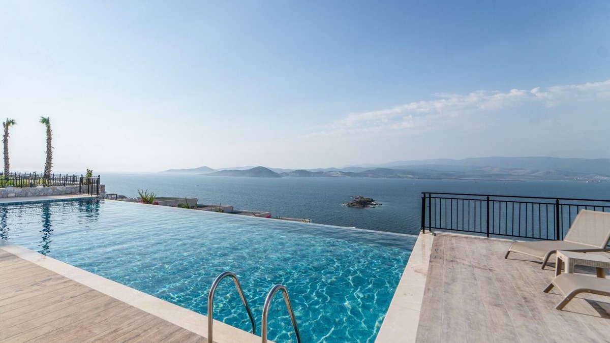 Bogazici Villa | Sea View Villa w Garden, Balcony By Beach in Milas