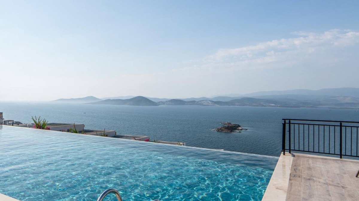 Bogazici Villa | Sea View Villa w Garden, Balcony By Beach in Milas