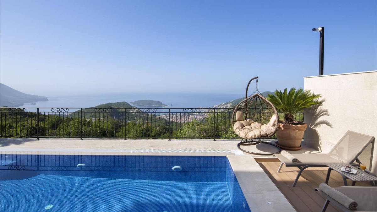 Lapcici Villa | Sea View Villa w Pool and Garden in Budva
