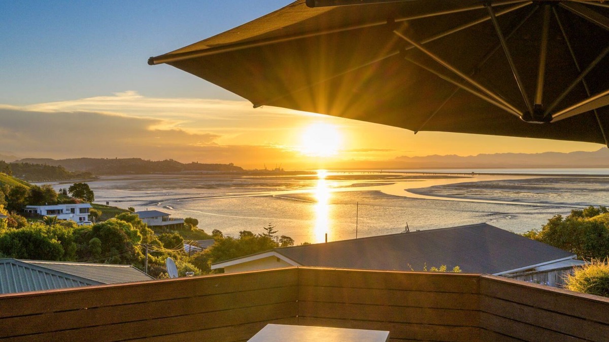 Atawhai House | Sea Views and Sunsets in Nelson