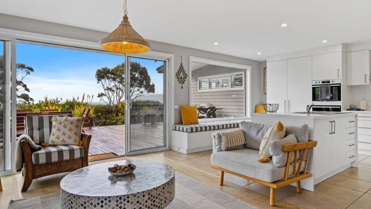 Spring Beach Cottage | Sea Views at Spring Beach, East Coast Tasmania