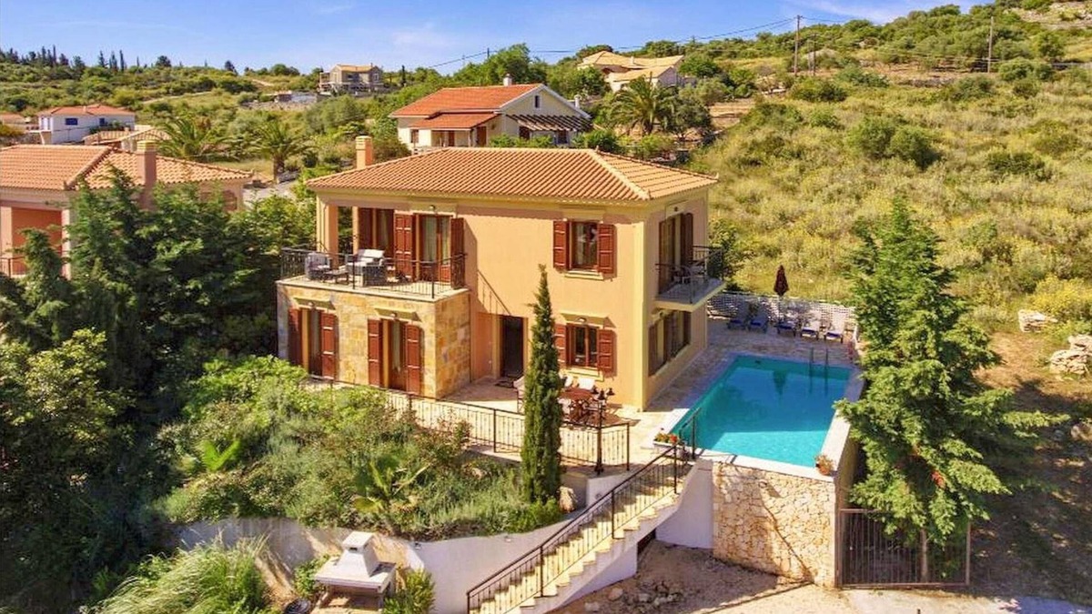 Katsarata Villa | Sea views close to Fiscardo countryside setting.