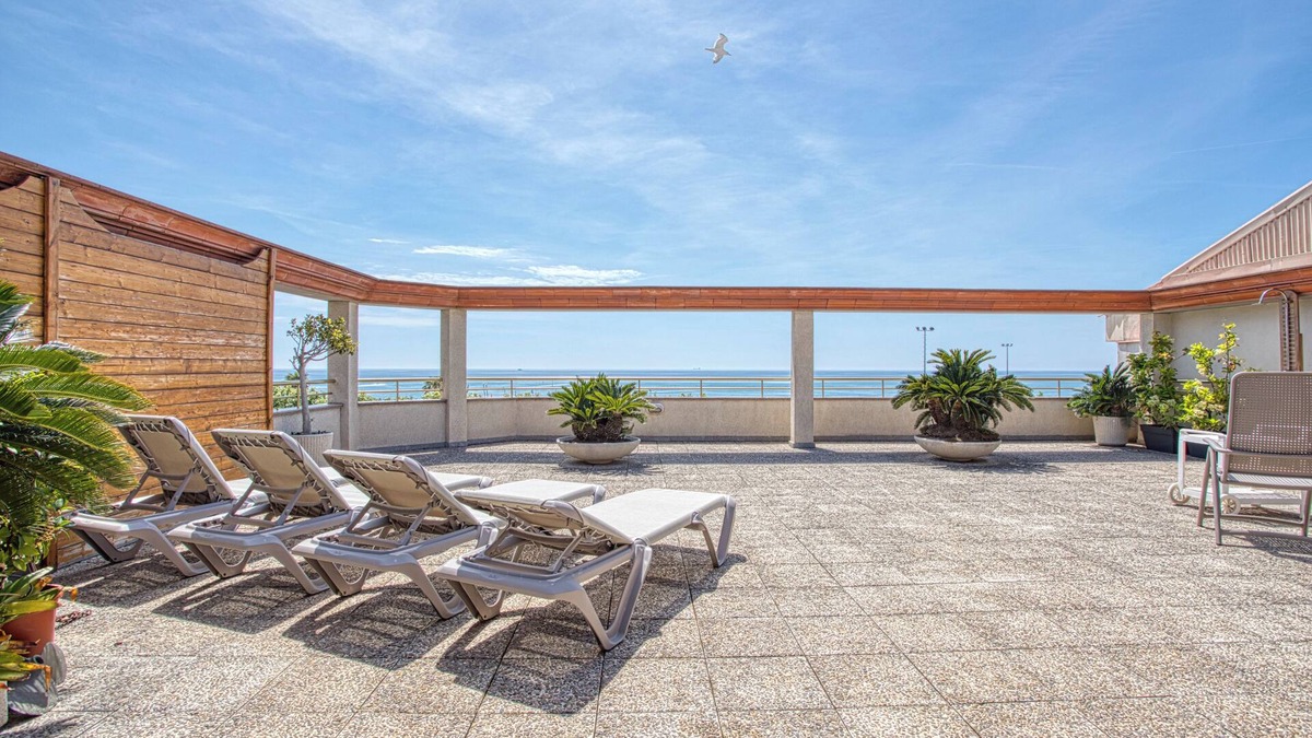 Calella Apartment | Sea views. Large solarium terrace. Private. For exclusive use.