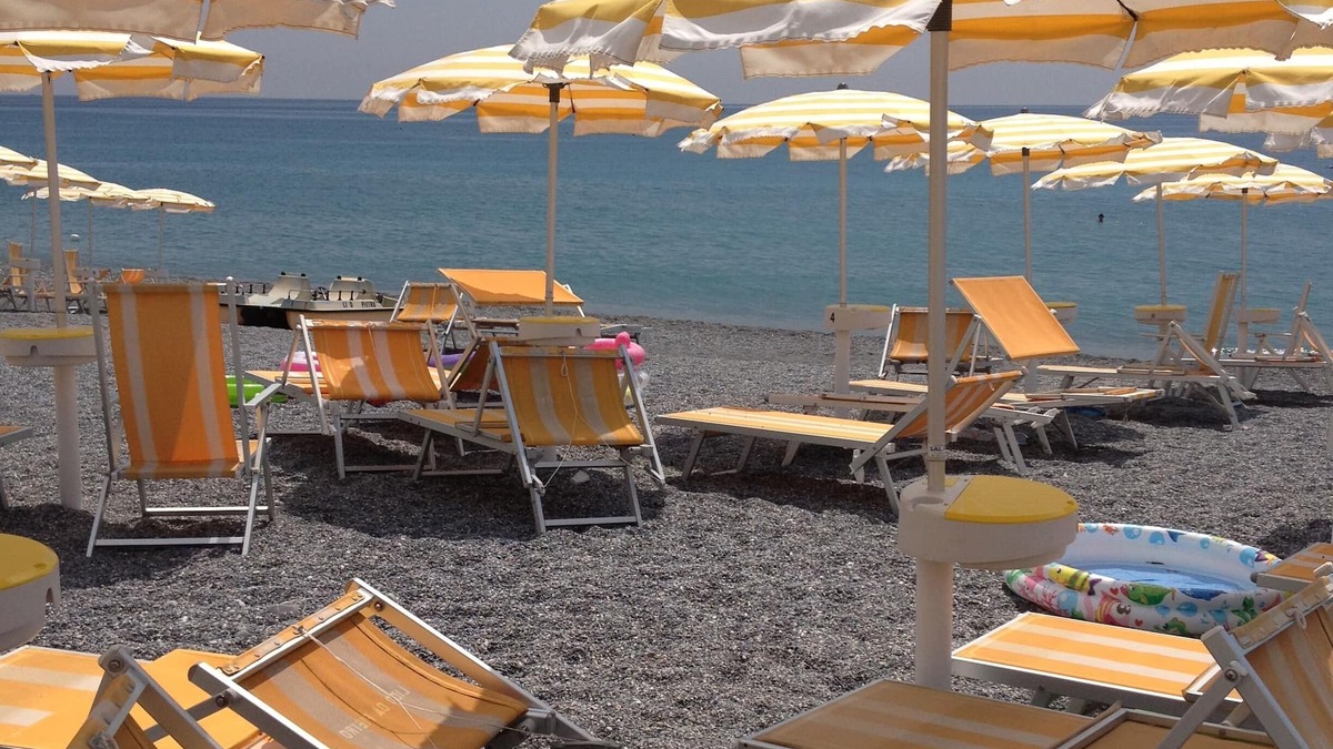 Scalea House | Sea views, stroll to beach, bars, cafes & restaurants