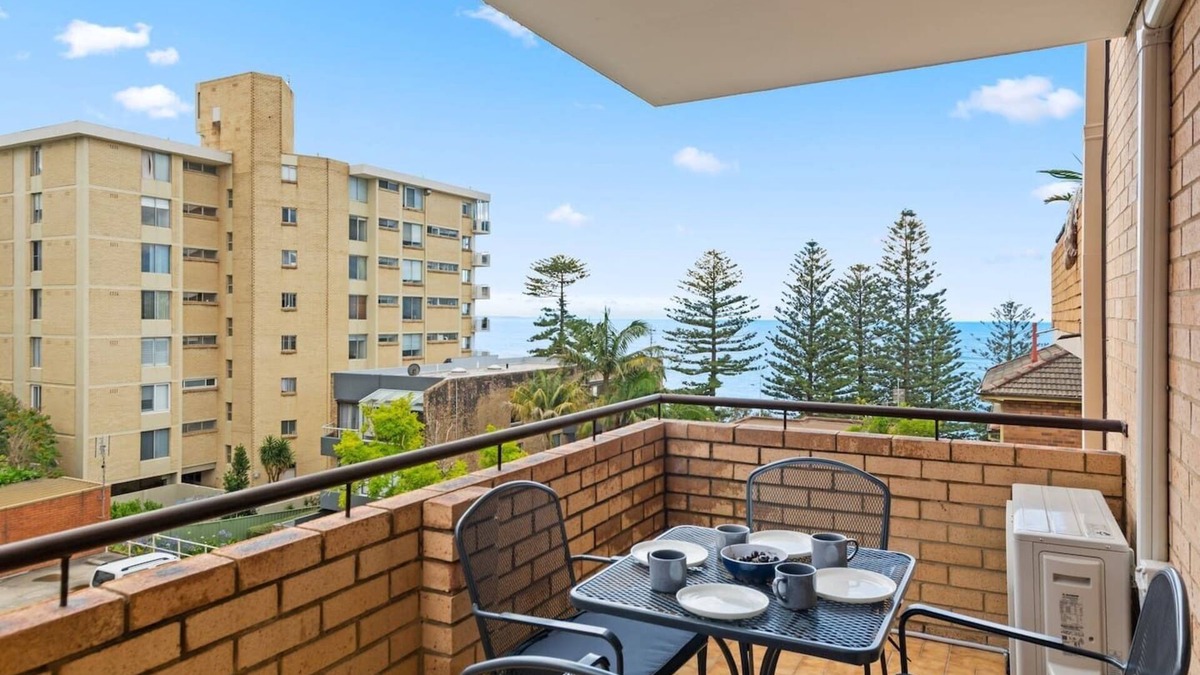Wollongong CBD Apartment | Sea Vista Escape A Charming Waterside Stay