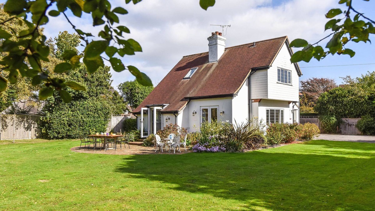 Middleton-on-Sea Cottage | Sea Way by inspirestays.com - a cottage that sleeps 8 guests in 4 bedrooms