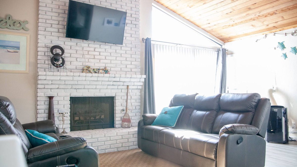 Point Loma Heights Condo | Sea World, San Diego Beaches, Zoo, MCRD, Old Town, Walk to Barnes Tennis CTR !