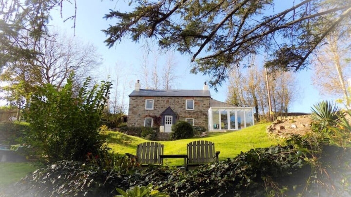 Perranporth Cottage | Seabird Cottage in stunning woodland/coastal