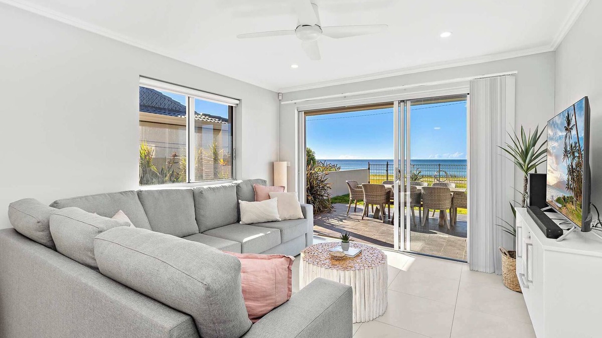 Warilla Apartment | Seabreeze on the Beach "Breeze"