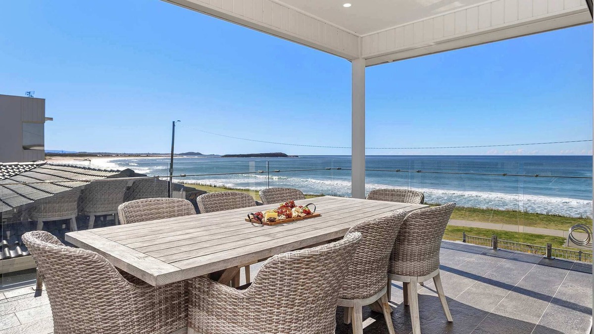 Warilla Apartment | Seabreeze on the Beach "Aura"