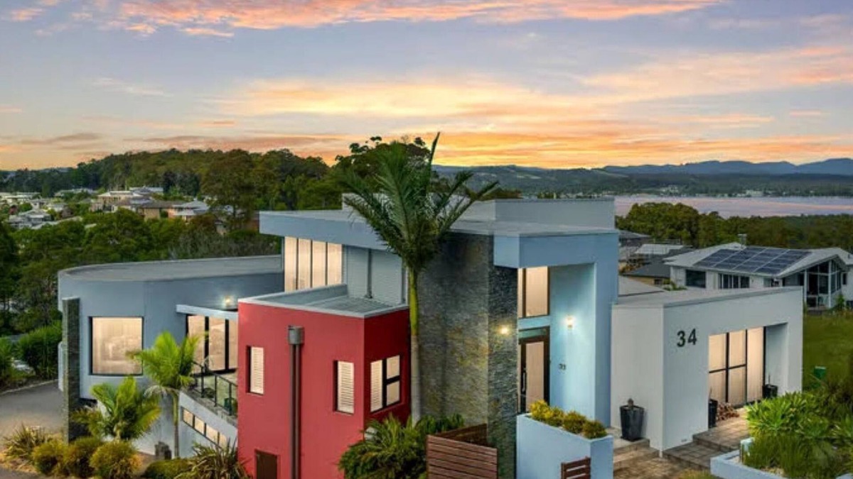 Long Beach House | Seabreeze Sanctuary is a beautiful modern home with panoramic views