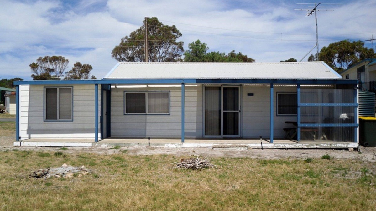 Minlacowie House | Seachange - Absolute Beach front. Off Peak Special!