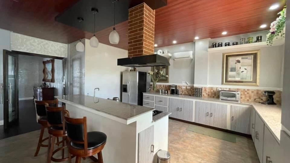 Pinamalayan Hotel | Seacliff Suites Hotel & Resort