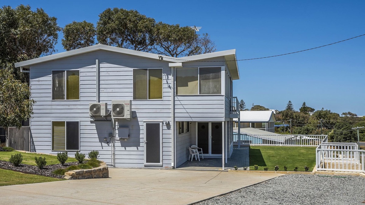 Guilderton House | Seaclusion Cottage - Modern renovated beach house