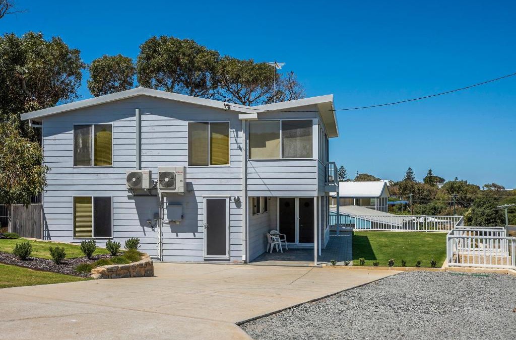 Guilderton House | Seaclusion Cottage - Modern renovated beach house
