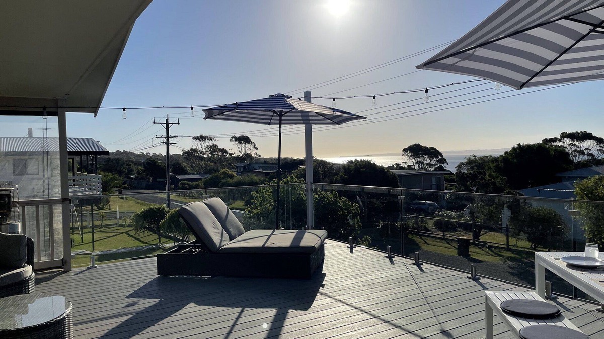 Ventnor House | Seacombe Grove, Ventnor with open fire, balcony stunning ocean views