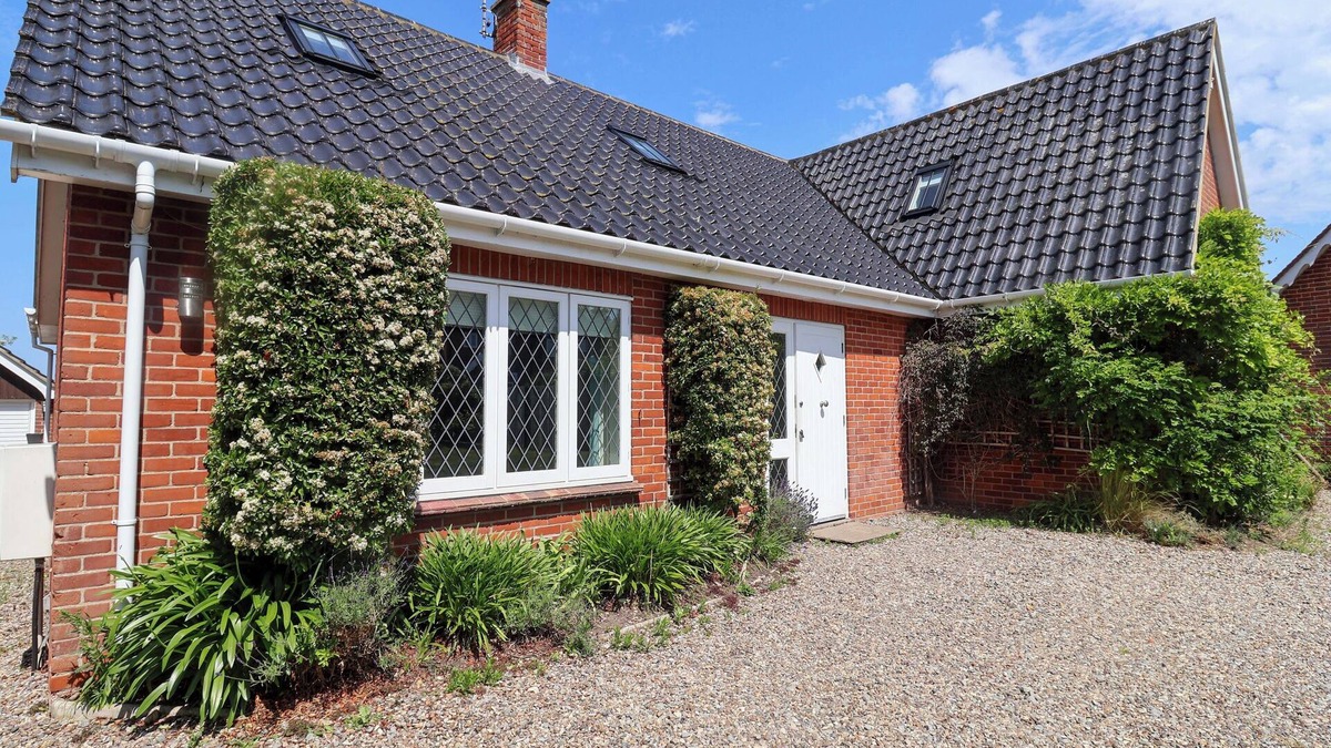 Dunwich Cottage | SEADRIFT, pet friendly, country holiday cottage in Westleton