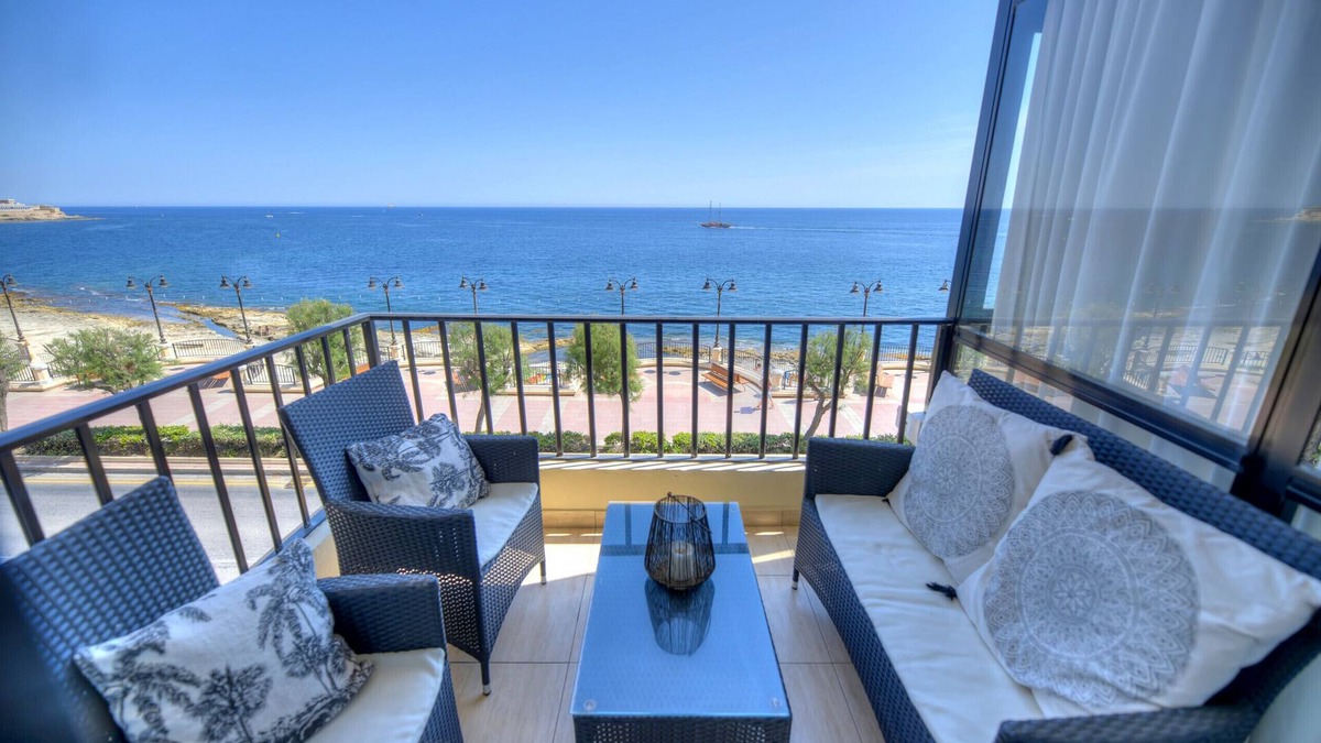 Tower Road Apartment | Seafront apartment in the heart of Sliema MMAI2